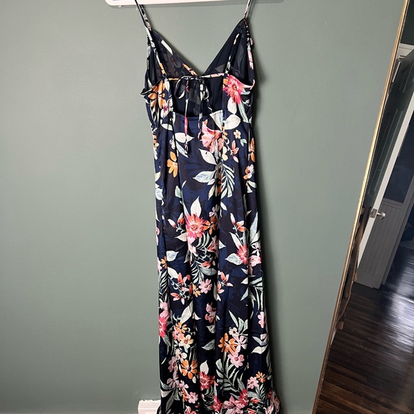 Sleeveless, midi floral dress - Picture 3 of 4